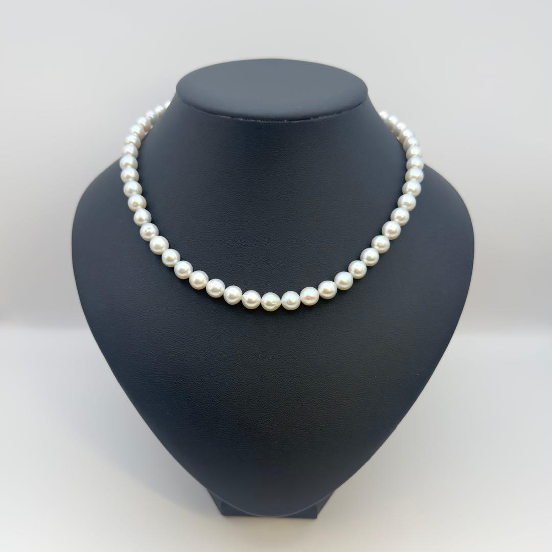 Tasaki silver gray pearl necklace with 7.6-7.8mm pearls measuring approximately 41cm in length