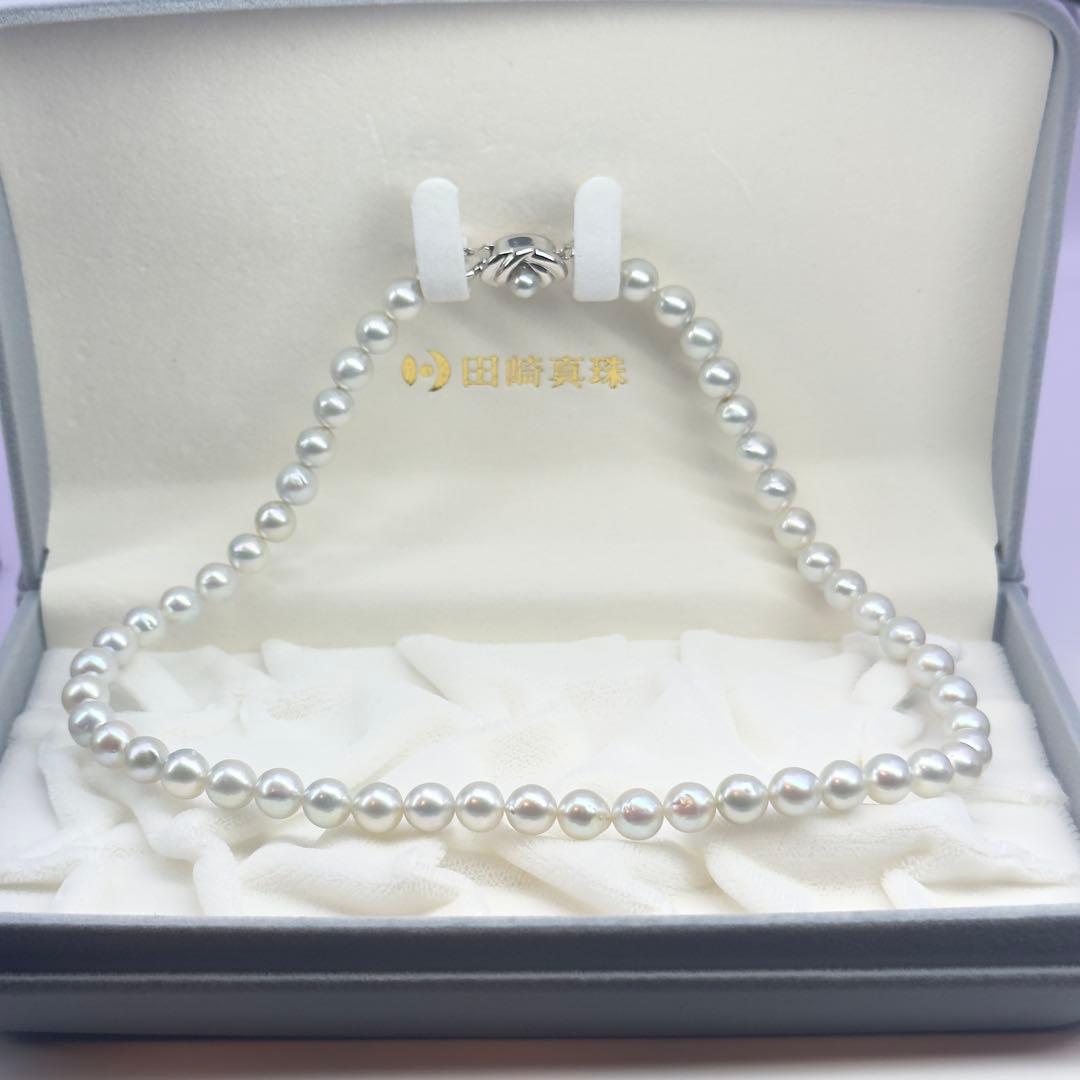 Tasaki silver gray pearl necklace with 7.6-7.8mm pearls measuring approximately 41cm in length