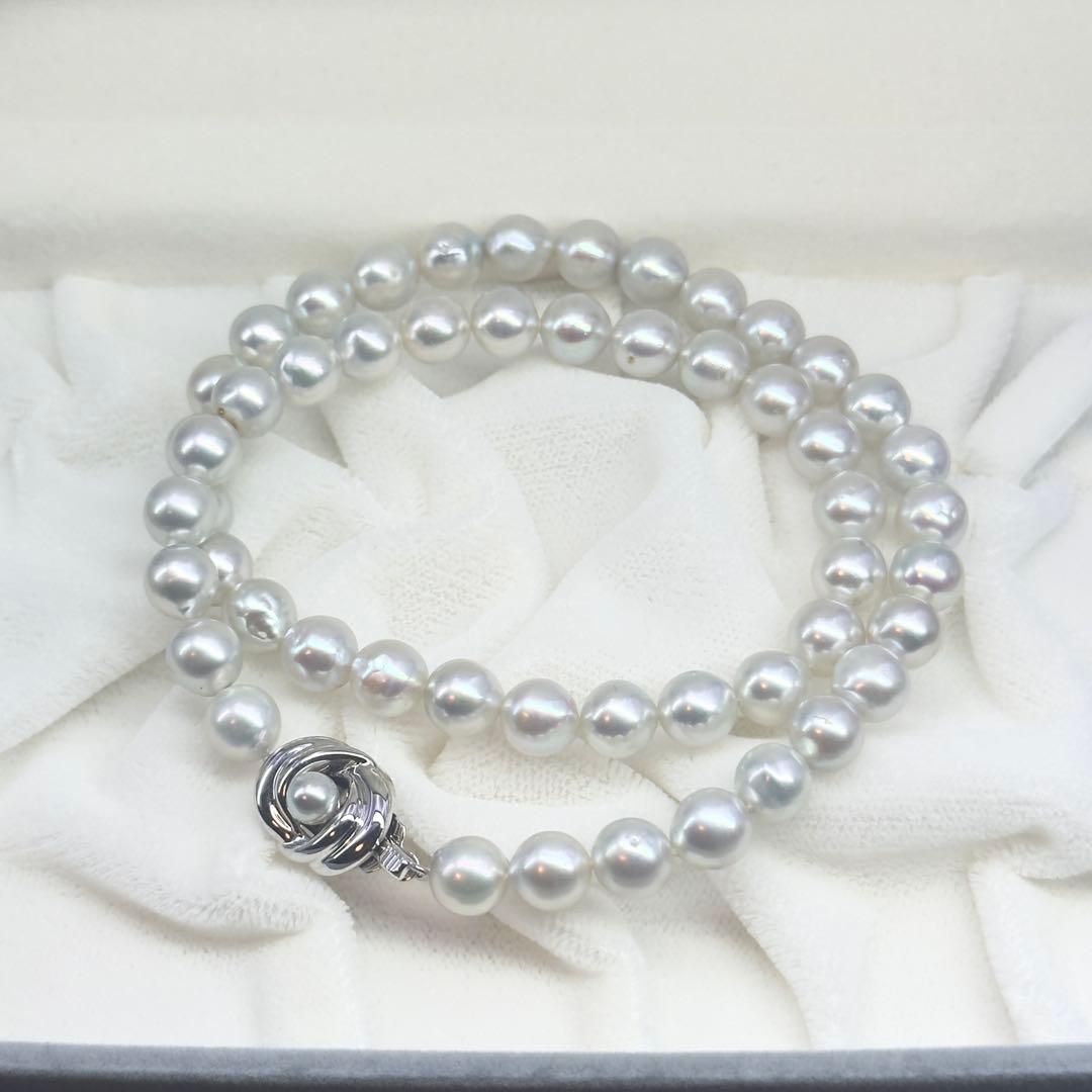 Tasaki silver gray pearl necklace with 7.6-7.8mm pearls measuring approximately 41cm in length