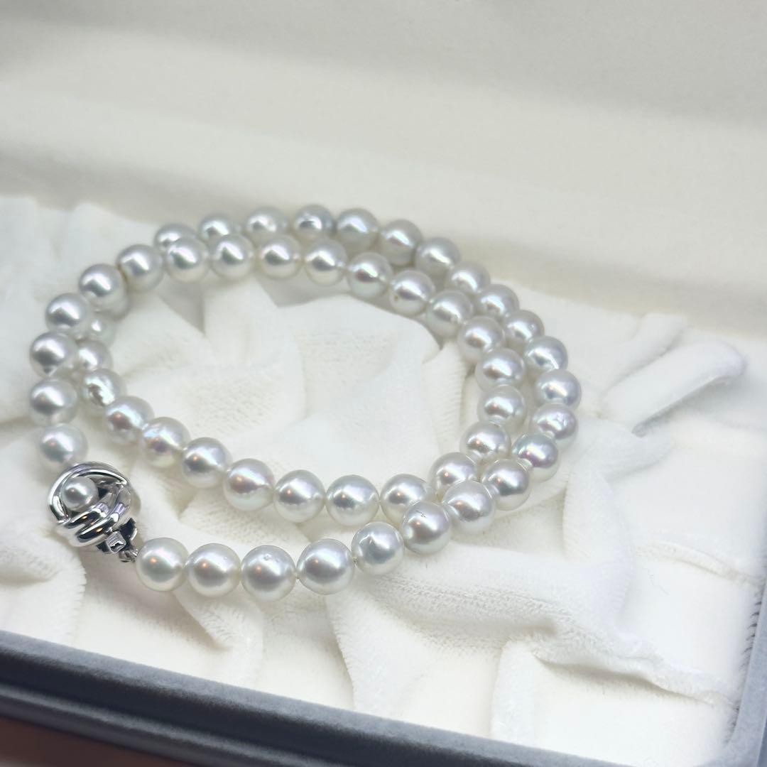 Tasaki silver gray pearl necklace with 7.6-7.8mm pearls measuring approximately 41cm in length
