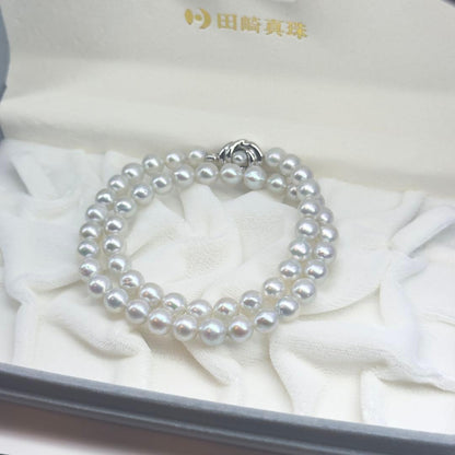 Tasaki silver gray pearl necklace with 7.6-7.8mm pearls measuring approximately 41cm in length