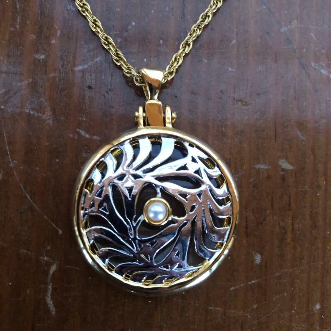 Mikimoto Loupe Necklace with pearl pendant and magnifying glass on a 64 cm chain