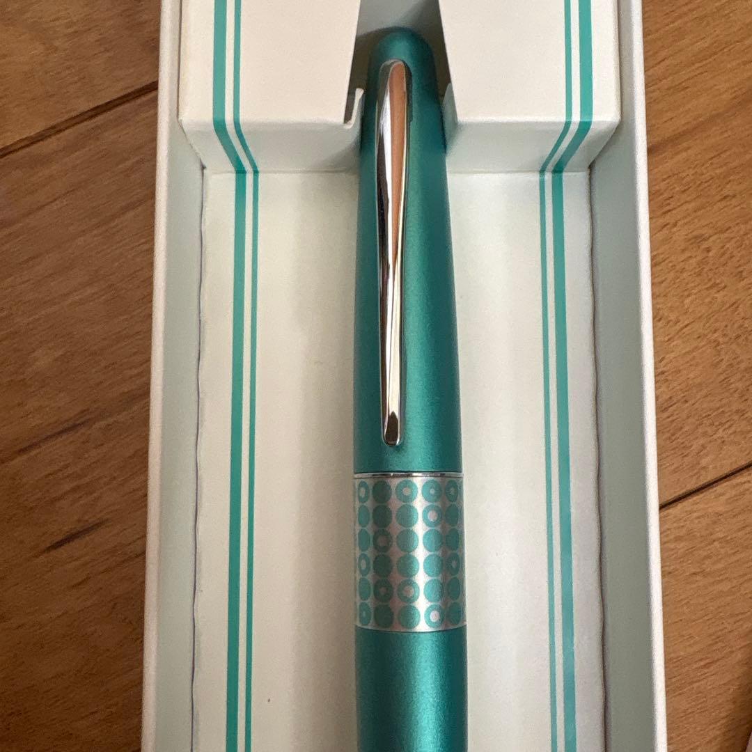 PILOT green blue fountain pen with dot pattern shown in original box, unused condition
