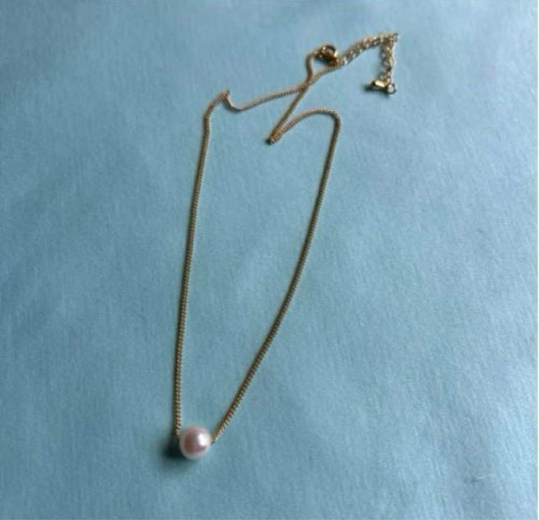 Uwa Island single Akoya pearl necklace featuring 7.5-8.5mm pearl on a 40 cm adjustable K18 coated chain