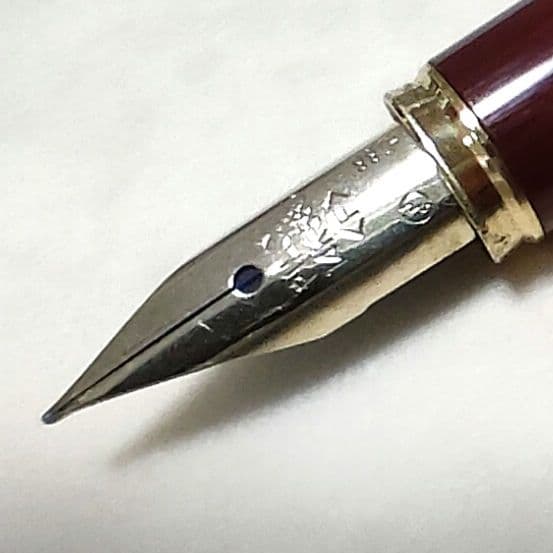 Pilot L model fountain pen in wine red with 14K gold clip and decorations, vintage used condition