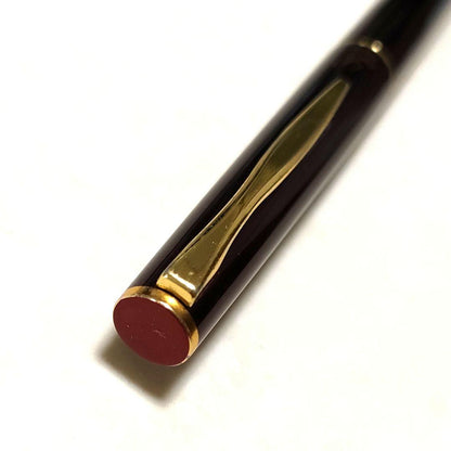Pilot L model fountain pen in wine red with 14K gold clip and decorations, vintage used condition