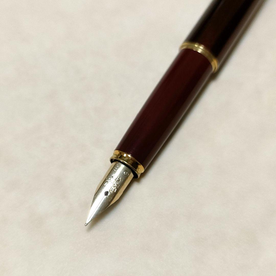 Pilot L model fountain pen in wine red with 14K gold clip and decorations, vintage used condition