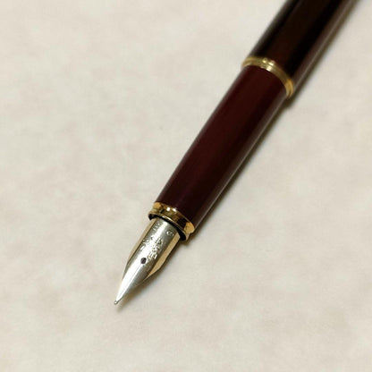 Pilot L model fountain pen in wine red with 14K gold clip and decorations, vintage used condition