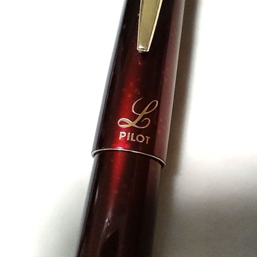 Pilot L model fountain pen in wine red with 14K gold clip and decorations, vintage used condition