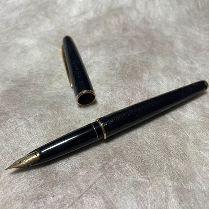 Used Pilot Fountain Pen Black 14k586 with 14k gold tip and black body, no case