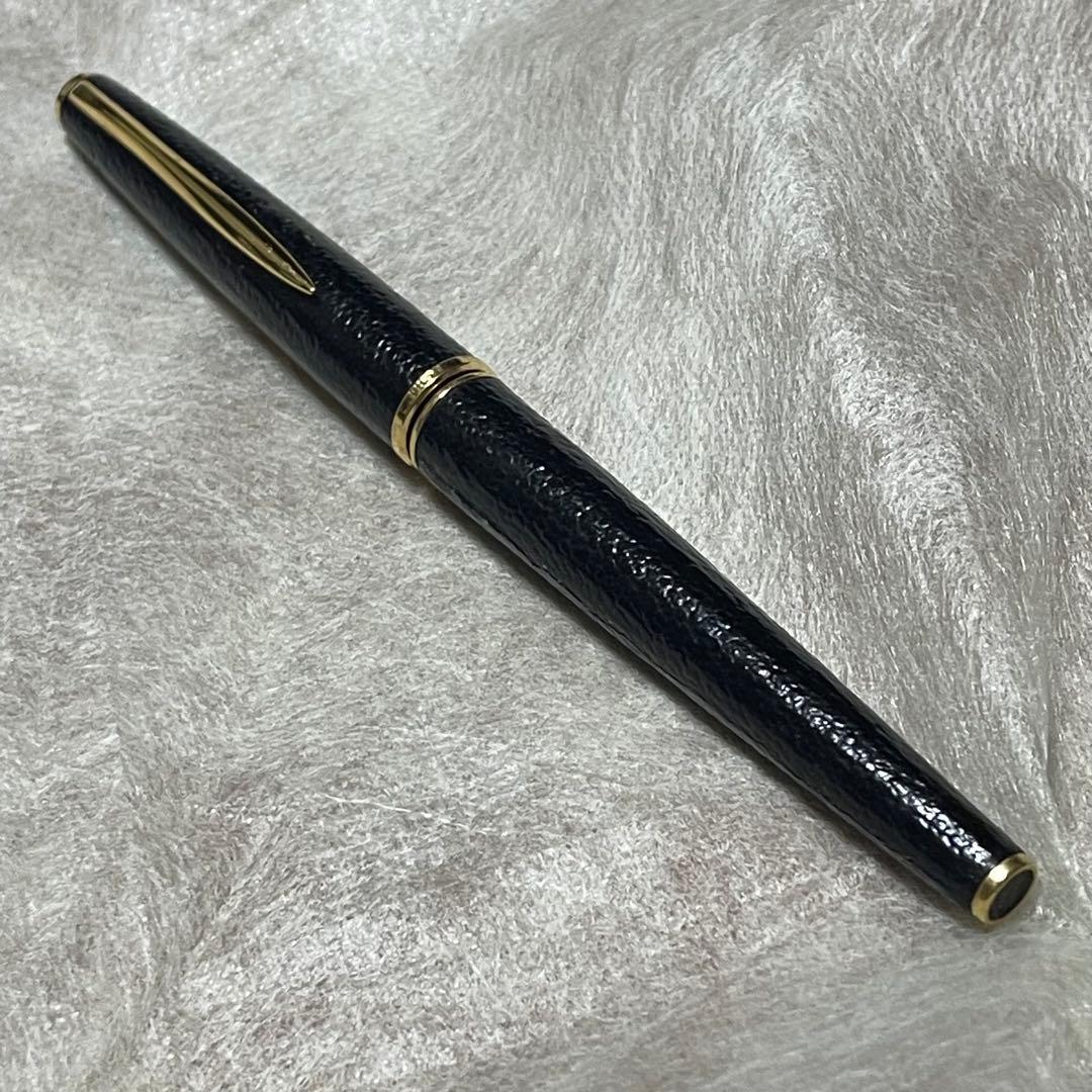 Used Pilot Fountain Pen Black 14k586 with 14k gold tip and black body, no case