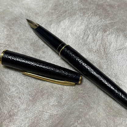 Used Pilot Fountain Pen Black 14k586 with 14k gold tip and black body, no case