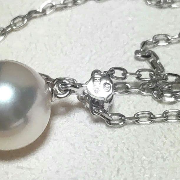 New Mikimoto Akoya Pearl and Diamond Pendant with 8.3 mm pearl and single diamond on 38 cm white gold chain