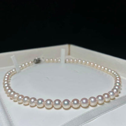 Akoya pearl necklace featuring round 7.0-7.4mm pearls with a 42 cm length