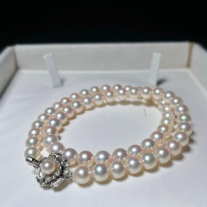 Akoya pearl necklace featuring round 7.0-7.4mm pearls with a 42 cm length