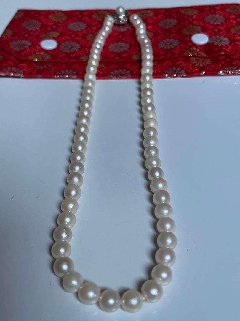 Akoya pearl necklace featuring a 6mm white pearl on a 43cm silver chain with a double lock princess clasp