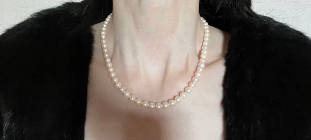 Akoya pearl necklace featuring a 6mm white pearl on a 43cm silver chain with a double lock princess clasp