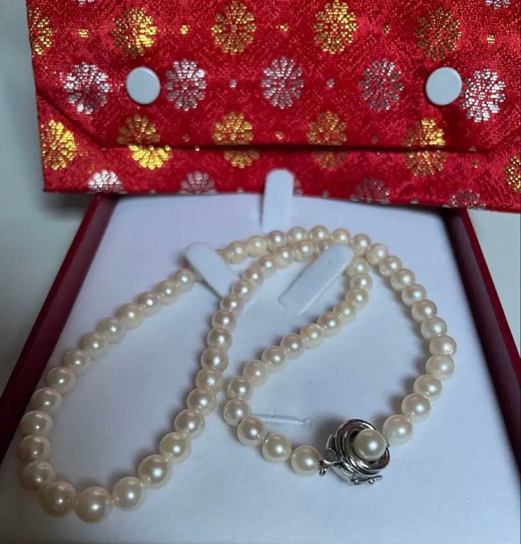 Akoya pearl necklace featuring a 6mm white pearl on a 43cm silver chain with a double lock princess clasp
