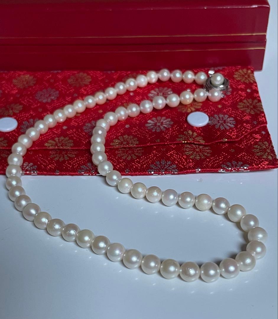 Akoya pearl necklace featuring a 6mm white pearl on a 43cm silver chain with a double lock princess clasp