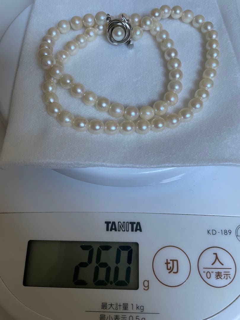 Akoya pearl necklace featuring a 6mm white pearl on a 43cm silver chain with a double lock princess clasp