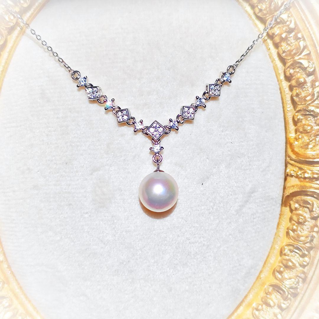 Jigglypuff King Law silver pendant necklace with 9.5mm white Hanadama Akoya pearl on a 45 cm chain