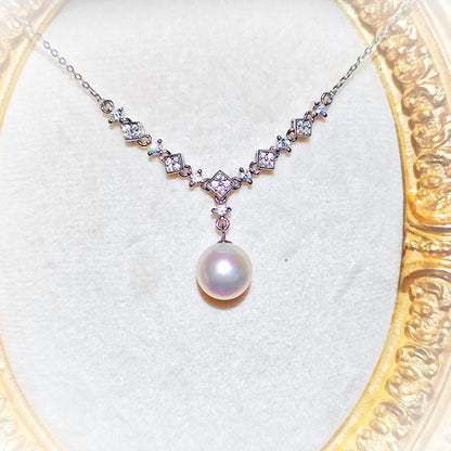 Jigglypuff King Law silver pendant necklace with 9.5mm white Hanadama Akoya pearl on a 45 cm chain