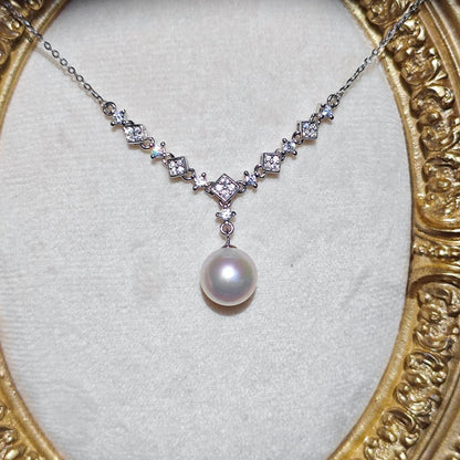 Jigglypuff King Law silver pendant necklace with 9.5mm white Hanadama Akoya pearl on a 45 cm chain