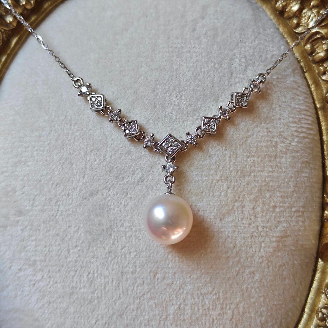 Jigglypuff King Law silver pendant necklace with 9.5mm white Hanadama Akoya pearl on a 45 cm chain