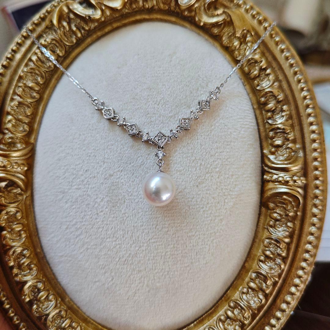 Jigglypuff King Law silver pendant necklace with 9.5mm white Hanadama Akoya pearl on a 45 cm chain