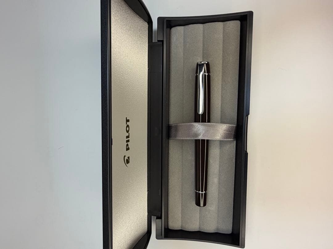 PILOT fountain pen main body in dark brown with dedicated carrying case and spare ink cartridge