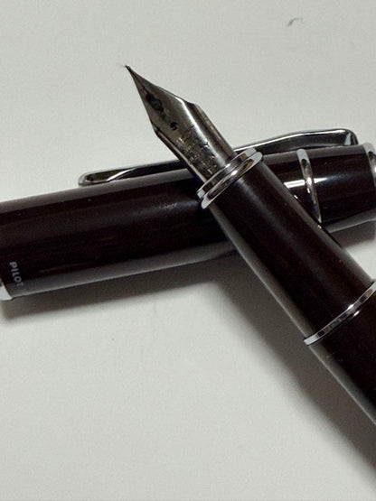PILOT fountain pen main body in dark brown with dedicated carrying case and spare ink cartridge
