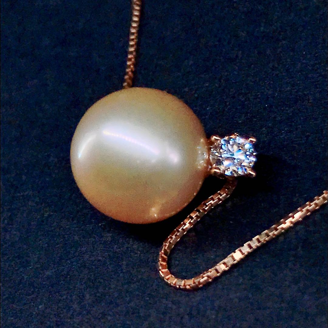 Tasaki golden pearl diamond necklace in 18K yellow gold with 11.5mm white pearl and diamond accents on 45cm chain