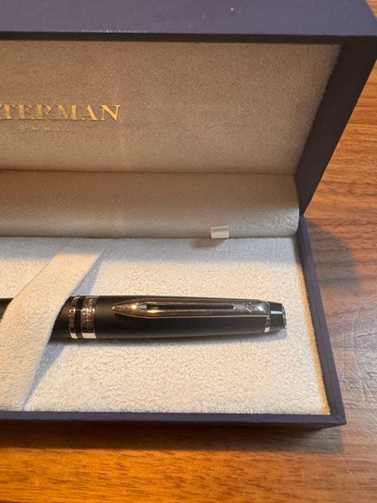 Waterman black metal ballpoint pen with simple elegant pattern and dedicated case in good condition