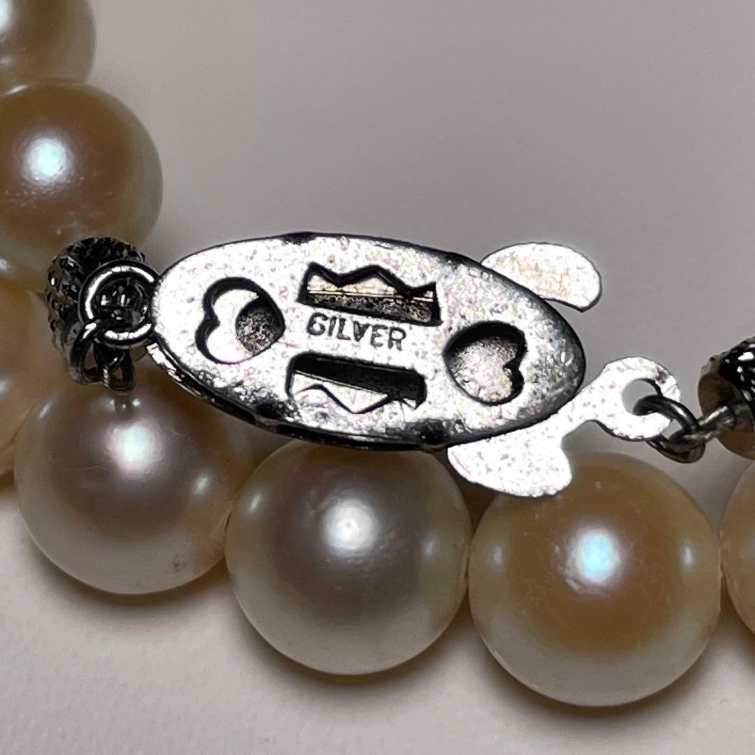 Natural-colored Akoya pearl necklace with 6.7 to 7.7 mm round white pearls and silver clasp, 44.5 cm long