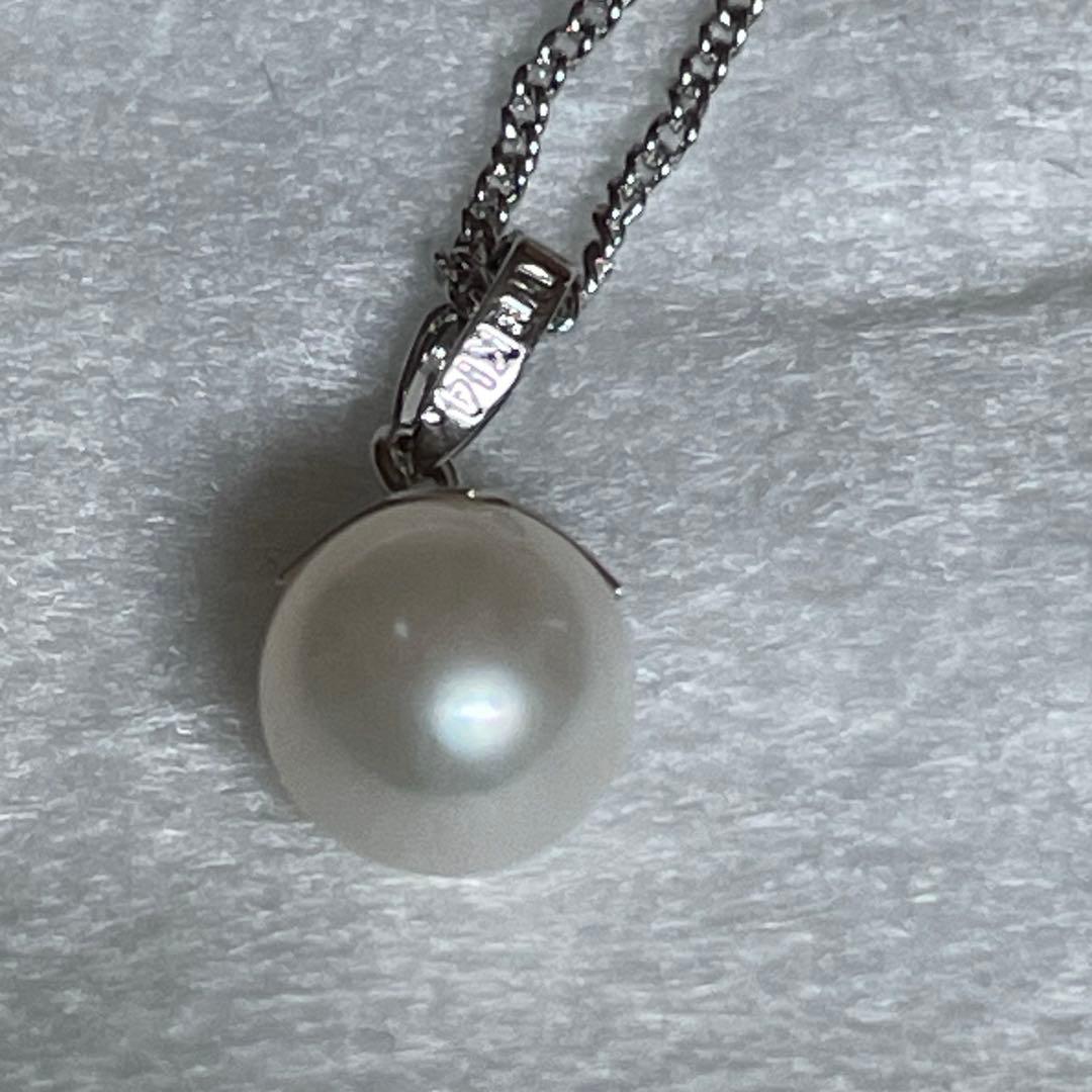 Close-up of 7mm Akoya pearl necklace pendant in 14K white gold on white background