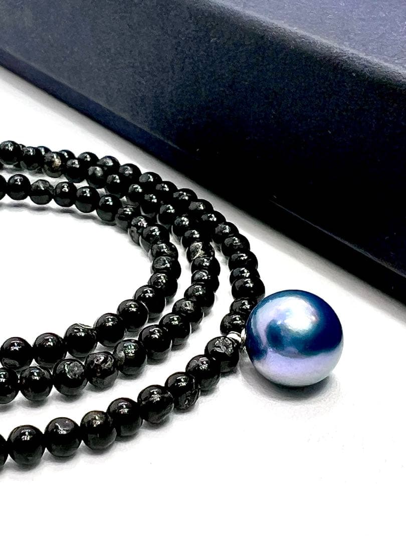 Oomamemono Akoya pearl black tourmaline necklace with round indigo blue pearls on white background