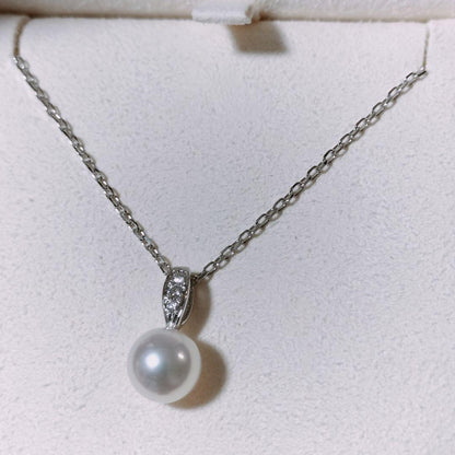 Mikimoto diamond and Akoya pearl necklace in white gold with 7.5mm pearls and clasp marked K18