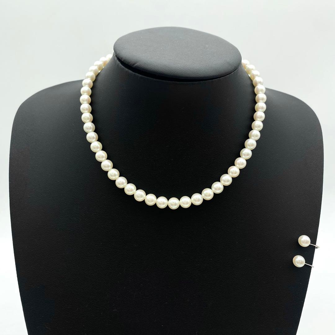 Akoya pearl necklace and matching earrings with 7mm white pearls on a 41cm chain