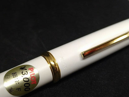 PILOT Fountain Pen Fine Point F in white color showing fine tip with vintage condition and packaging