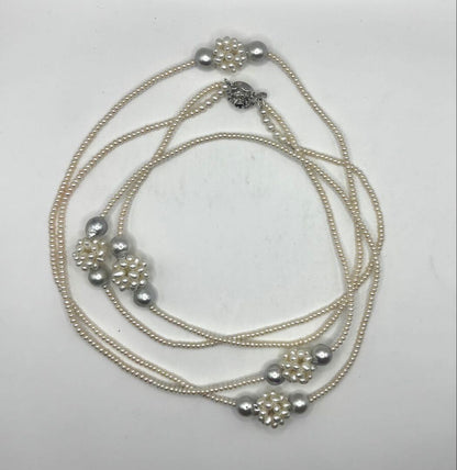 Long 140cm necklace with gray Akoya baroque pearls, baby freshwater pearls, Keshi pearls, and silver clasp