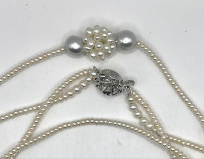 Long 140cm necklace with gray Akoya baroque pearls, baby freshwater pearls, Keshi pearls, and silver clasp
