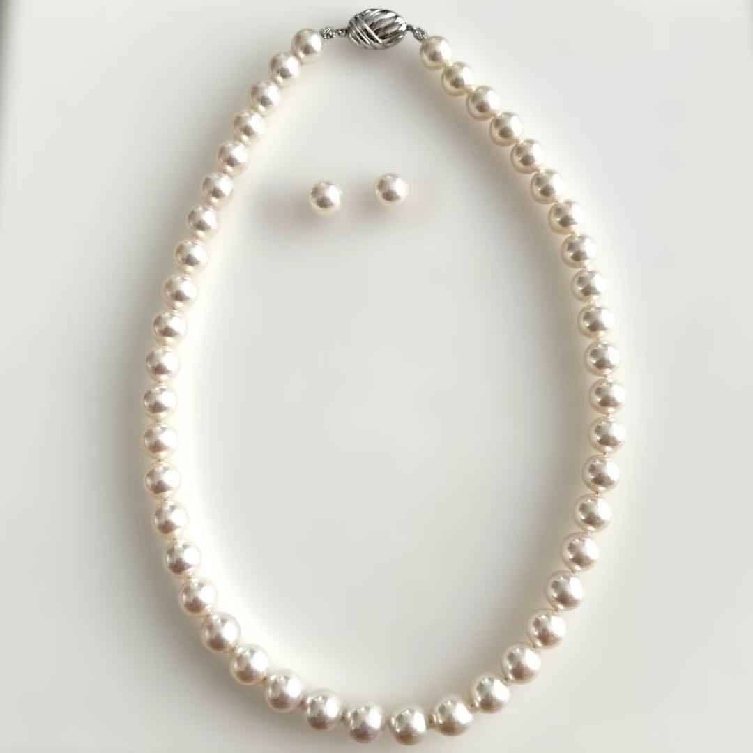 Akoya Pearl Hanadama necklace with 8.5 to 9mm pearls paired with K 14WG and silver earrings set