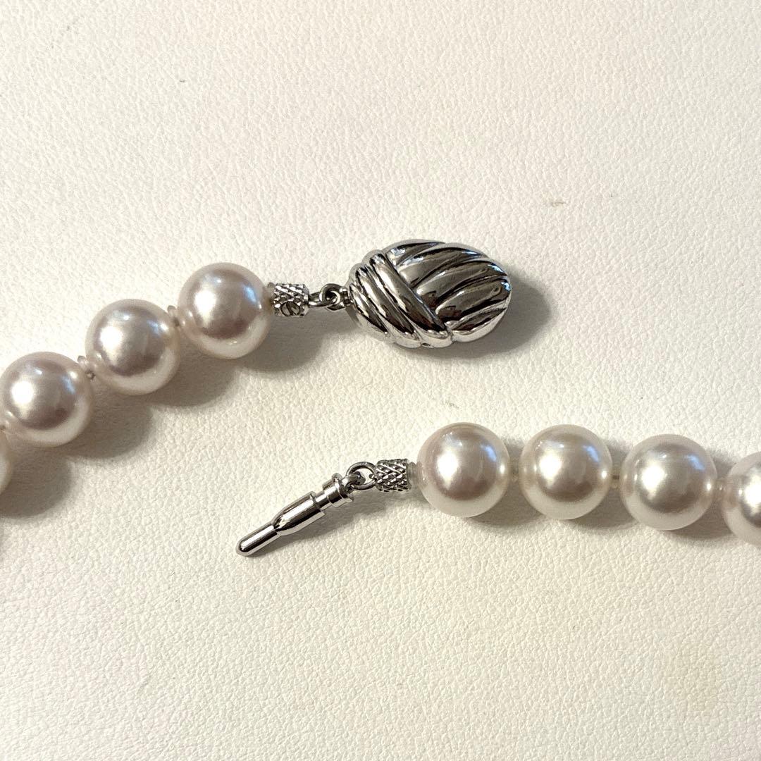 Akoya Pearl Hanadama necklace with 8.5 to 9mm pearls paired with K 14WG and silver earrings set