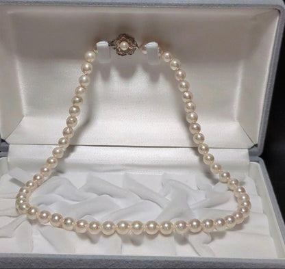 Akoya pearl necklace 43cm long with white real pearls on a necklace chain