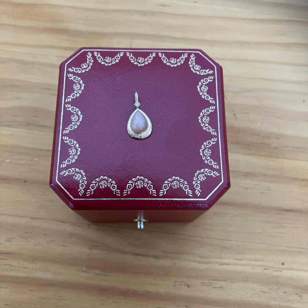 Agat Necklace Charm made of K10 with k10 0.008 engraving, shown on a white background