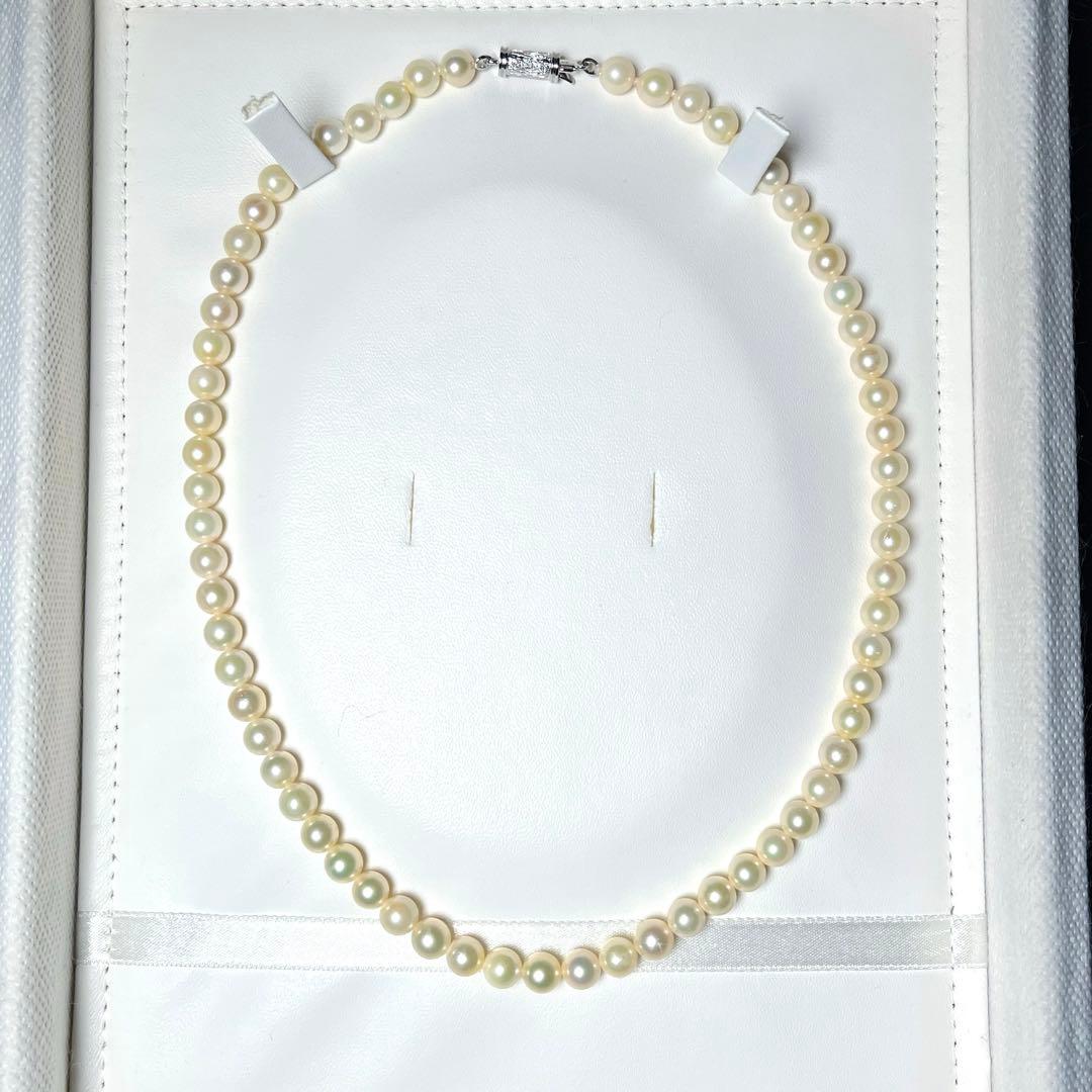 Akoya pearl necklace with round 6.0 to 6.4 mm pearls on a 41.5 cm silver strand
