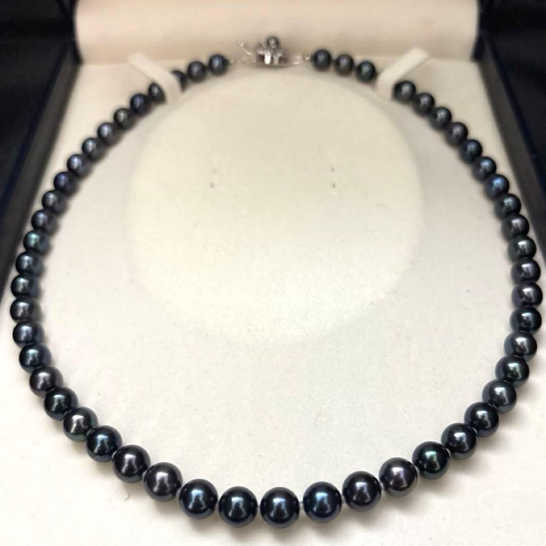 Large Akoya pearl necklace with peacock shine, pearls sized 7.5-8mm, 45cm length