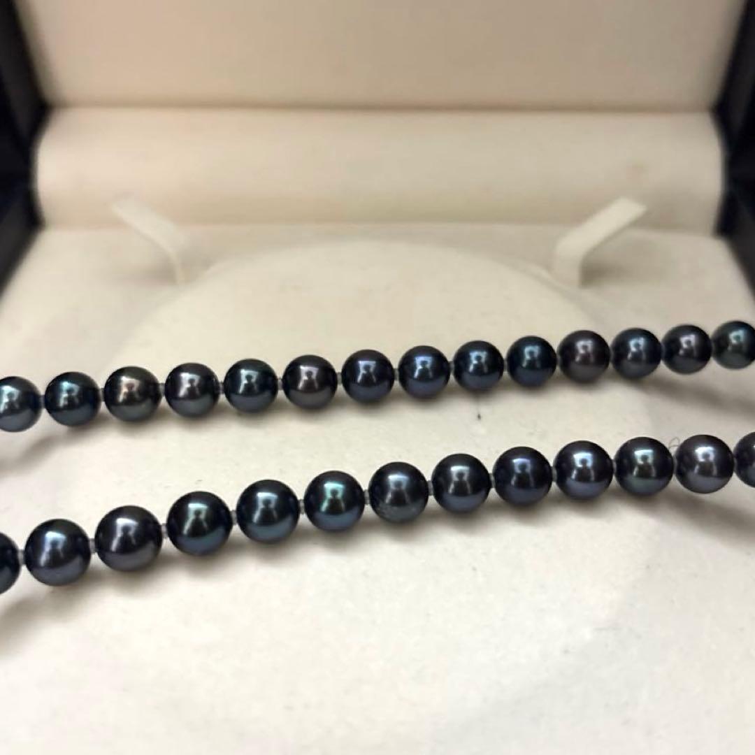 Large Akoya pearl necklace with peacock shine, pearls sized 7.5-8mm, 45cm length