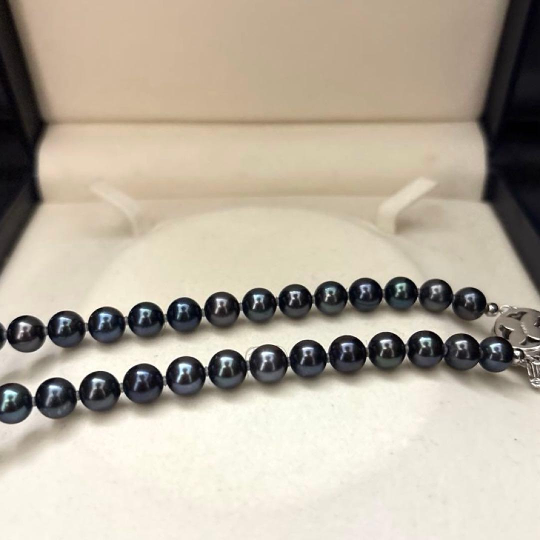 Large Akoya pearl necklace with peacock shine, pearls sized 7.5-8mm, 45cm length