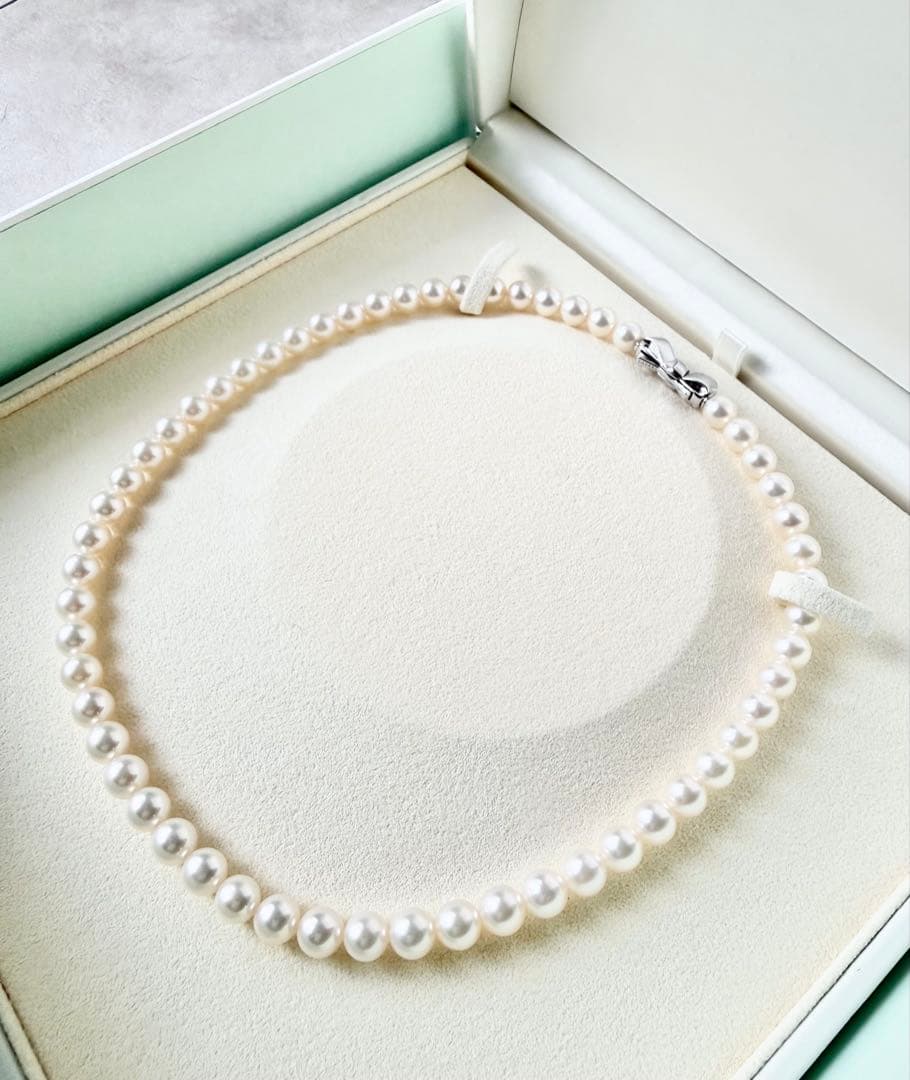 TASAKI Akoya Pearl Necklace 42cm with 7.5mm white pearls laid flat